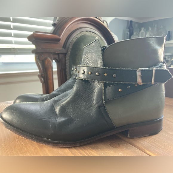 Bolero style two tone booties - Picture 8 of 8